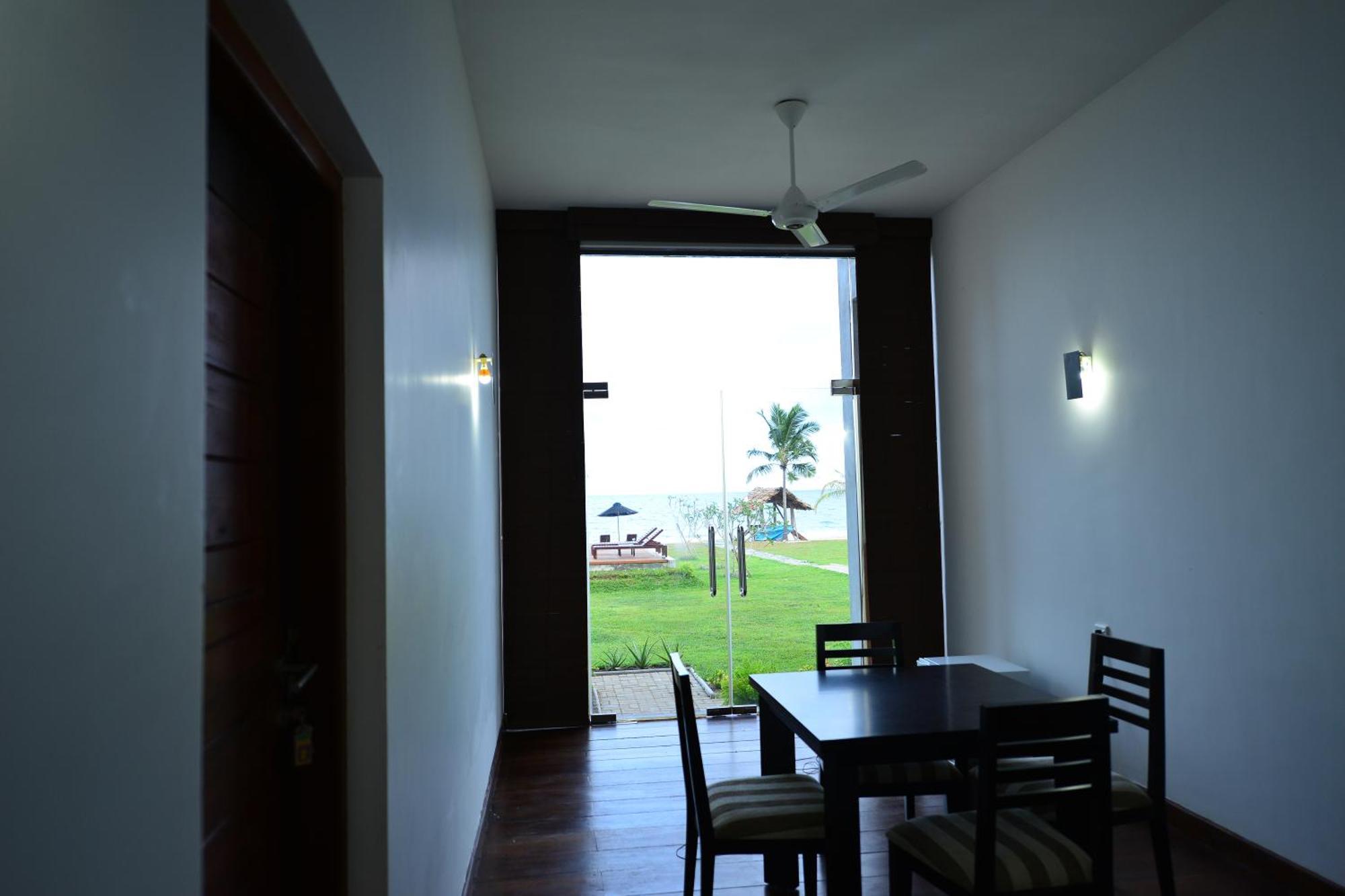 Laya Waves Passikudah Quarto foto