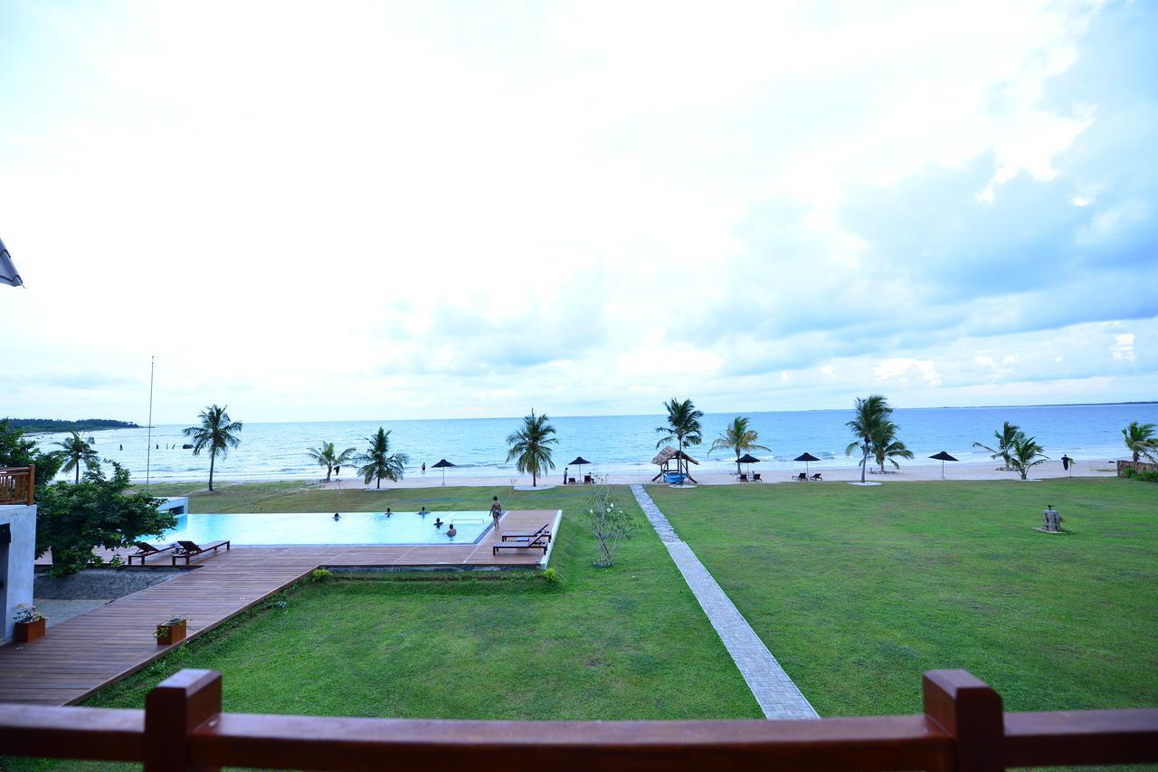 Laya Waves Passikudah Exterior foto